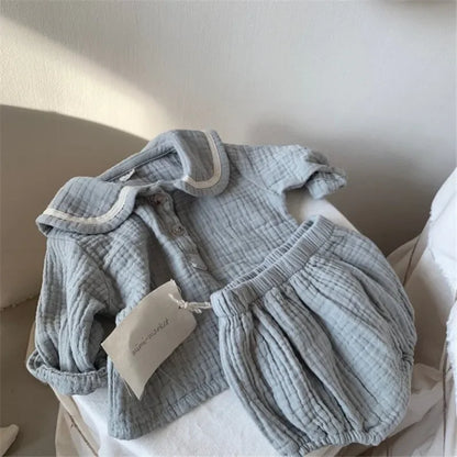 Marineblauwe babyshirt- en bloeierset van biologisch katoen