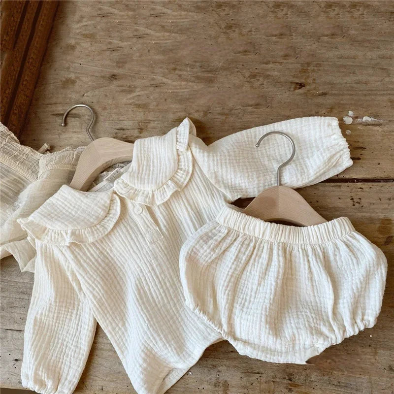 Marineblauwe babyshirt- en bloeierset van biologisch katoen
