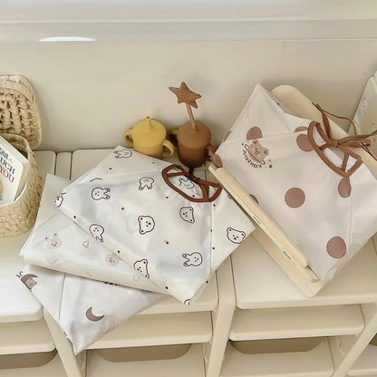 CleanCover – Bavoir imperméable à couverture complète + plateau